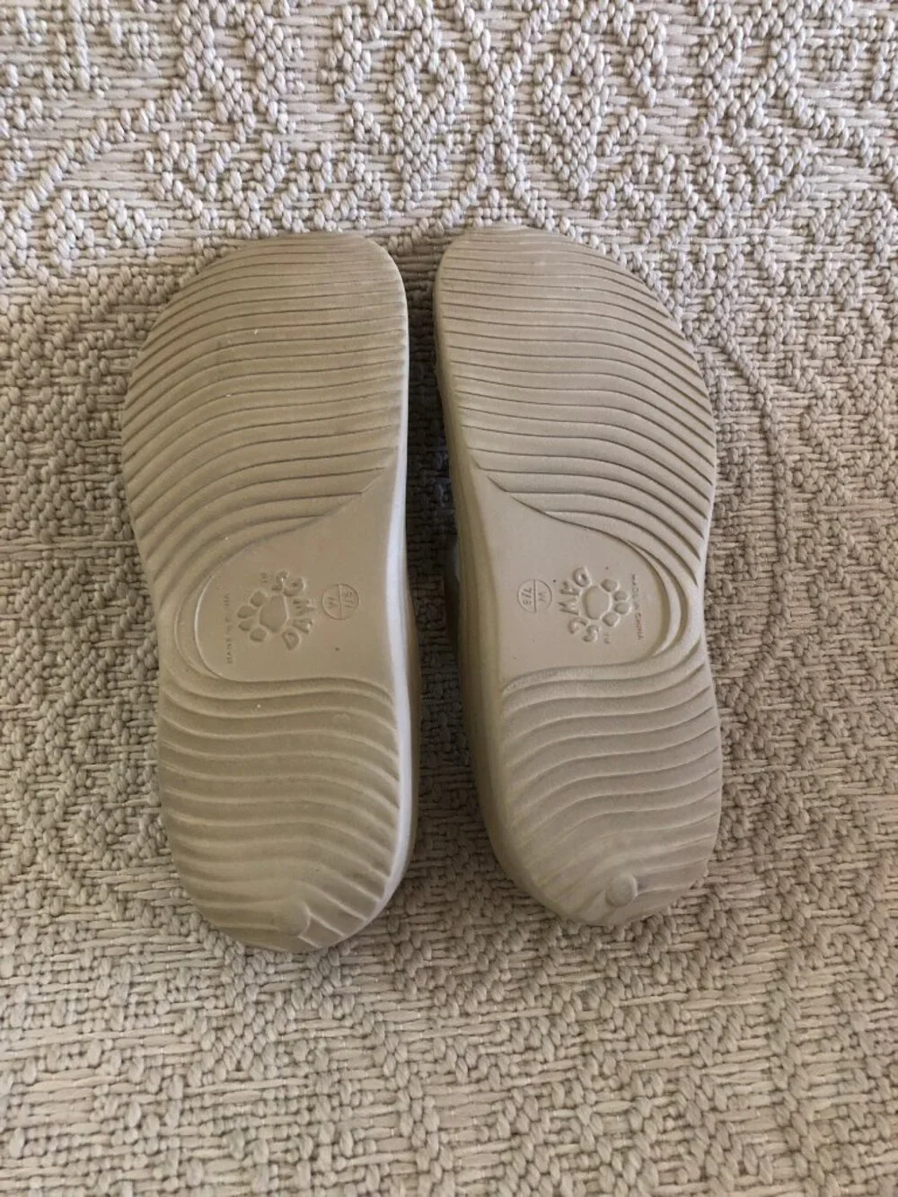 The Dawgs sandals in size 7/8
